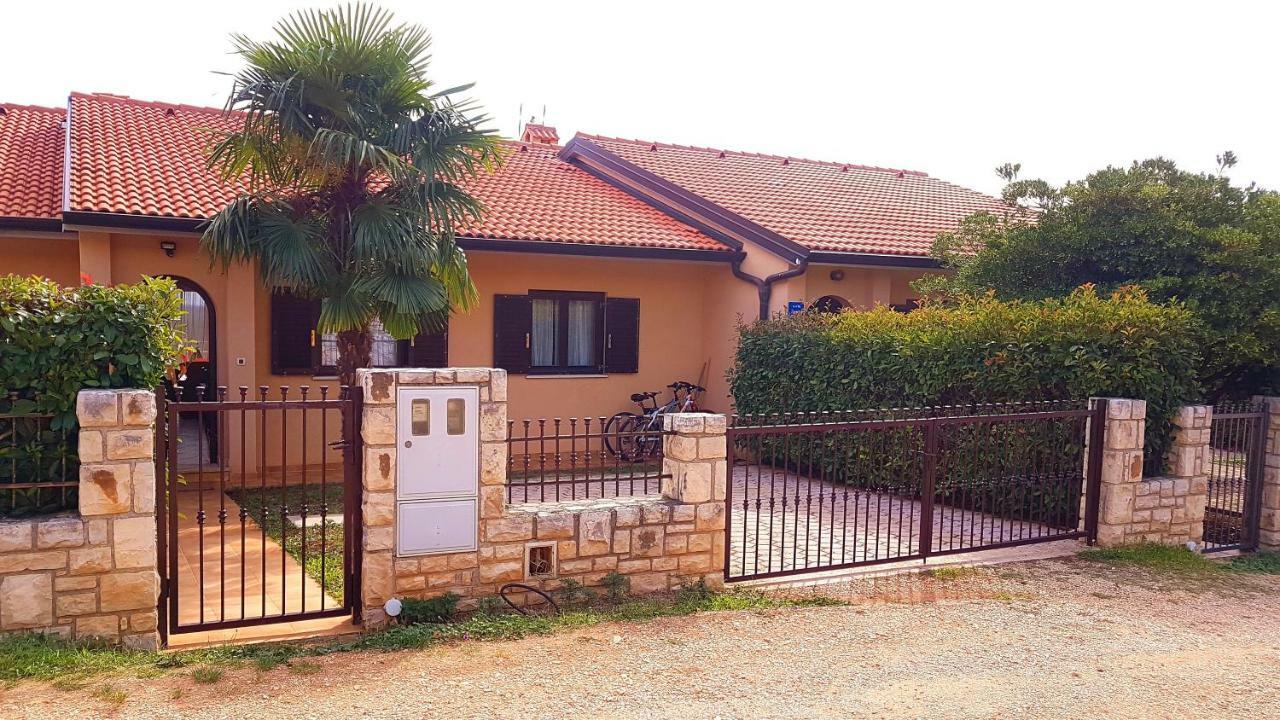 Holiday Home Marina Kaštelir Kültér fotó
