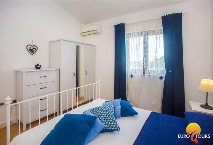Holiday Home Marina Kaštelir Kültér fotó